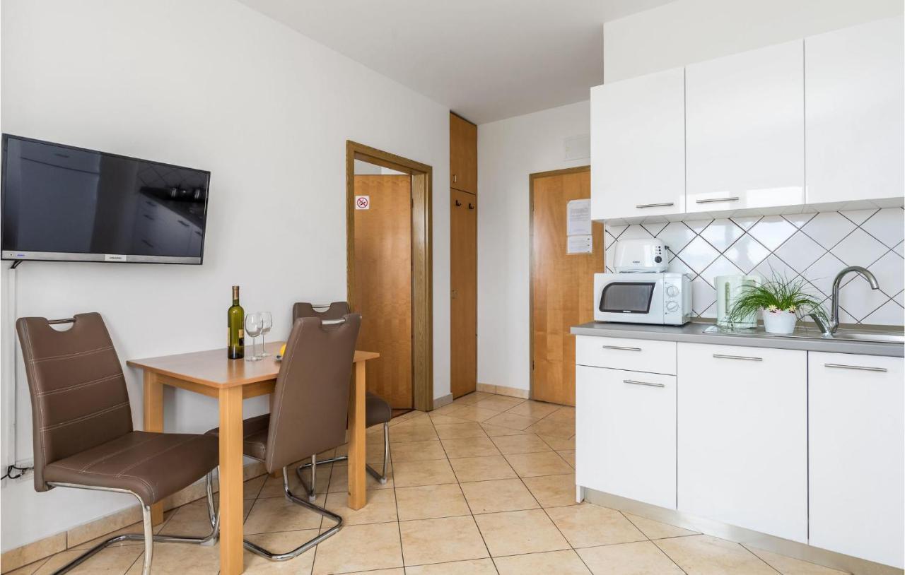 Nice Apartment In Volosko With Kitchen Ngoại thất bức ảnh